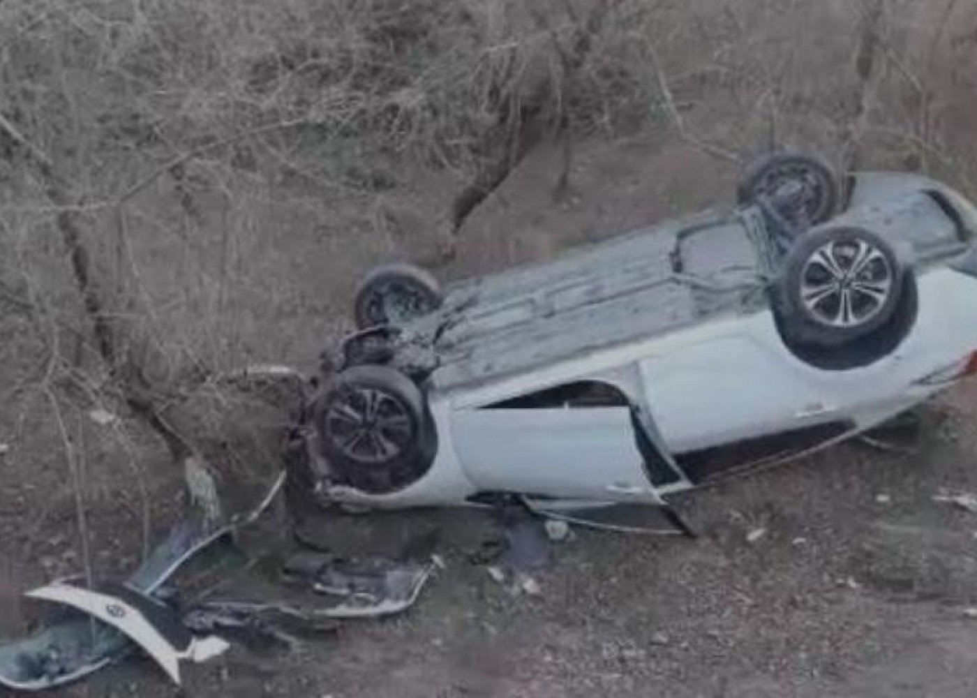Ağsuda avtomobil aşıb, ölən var