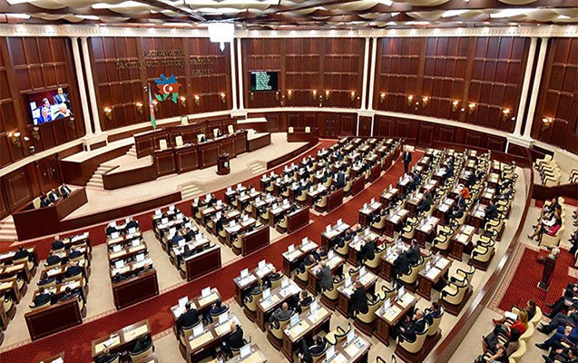 Parlamentdə şəhid adlarının məktəblərə verilməsi müzakirə edildi