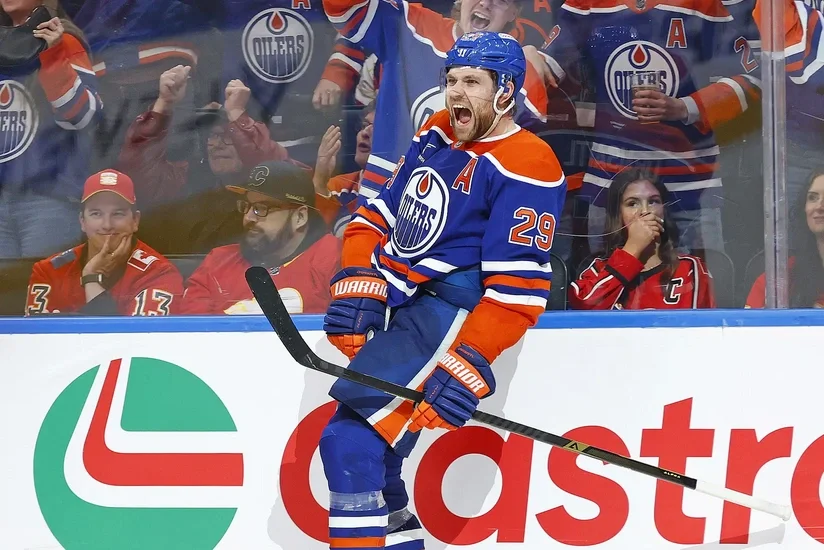 Leon Drayzaytl NHL-də 1000 xal toplayan ilk almaniyalı hokkeyçi olub