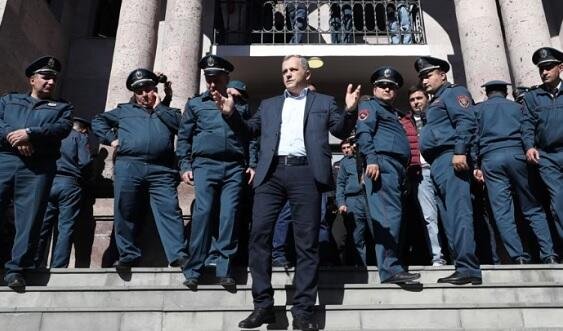 Şahramanyan İstintaq Komitəsi tərəfindən dindirilir