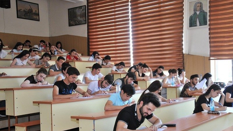 Ali məktəblərdə imtahanlar başlayır