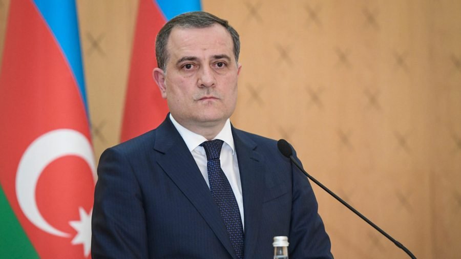 Ceyhun Bayramov uqandalı nazirlə görüşdü