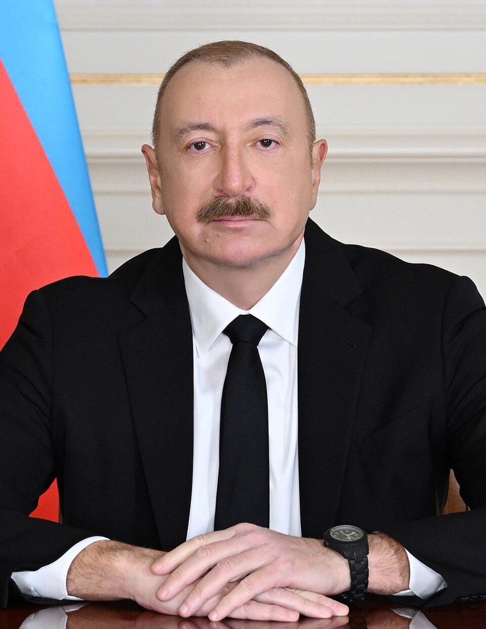 Britaniya kralı İlham Əliyevə təbrik ünvanladı