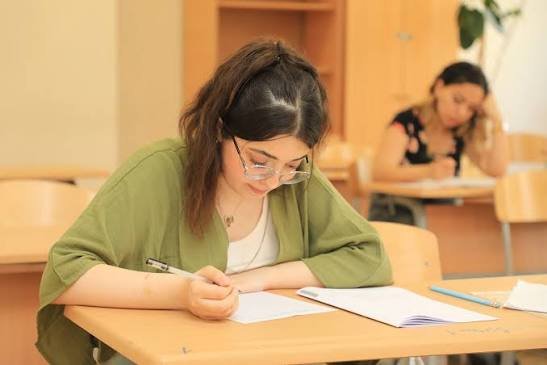 Ali təhsil müəssisələrinin magistraturalarına qəbul imtahanı keçirilib