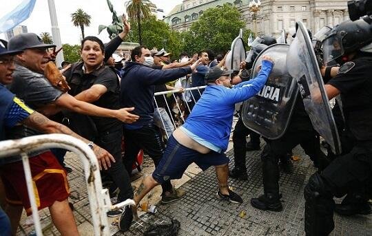 Argentina qələbə çaldı - iştişaşlar və talanlar oldu