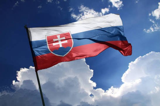 Heydər Əliyev Mərkəzi Slovakiya bayrağı ilə işıqlandırıldı